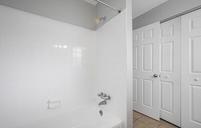1 bed, 1 bath, 625 sqft, $1,200, Unit 50