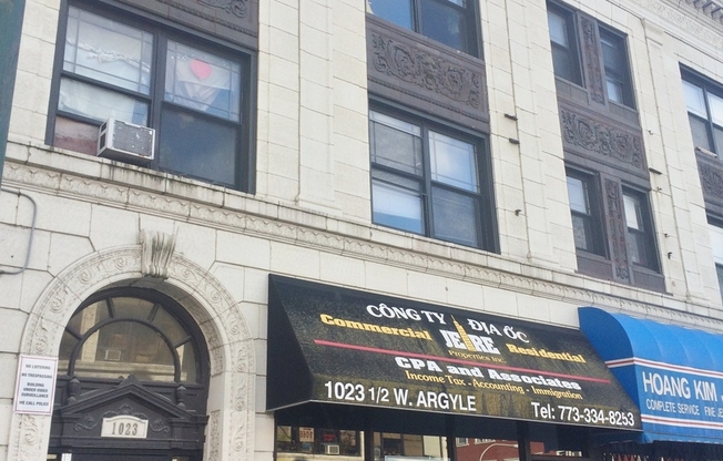 Uptown studio! Separate kitchen - Red Line!