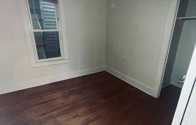 2 beds, 1 bath, $1,095, Unit Unit 2