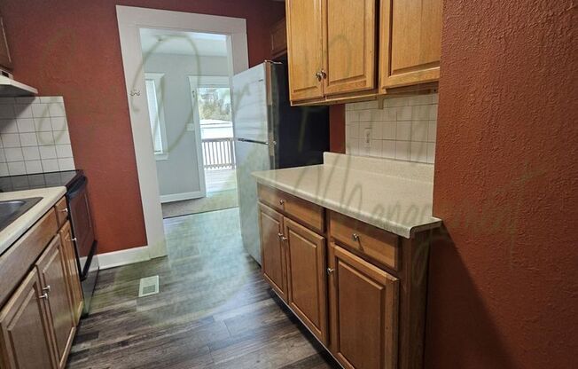 2 beds, 1 bath, $1,200