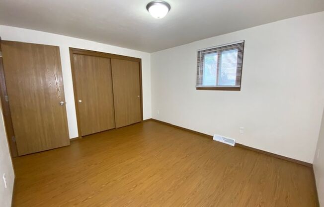 2 beds, 1 bath, 896 sqft, $1,095, Unit A