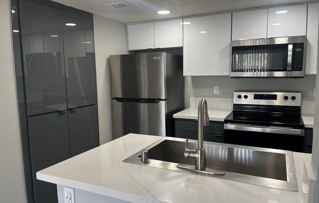 2 beds, 2 baths, 986 sqft, $2,845, Unit 537