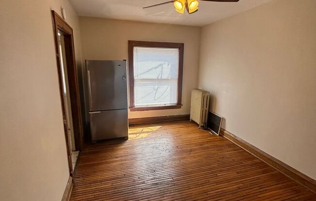 3 beds, 1 bath, $1,000, Unit 289