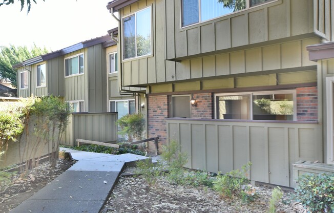 Updated 4 Bedroom, 2.5 Bathroom Townhouse in North San Jose