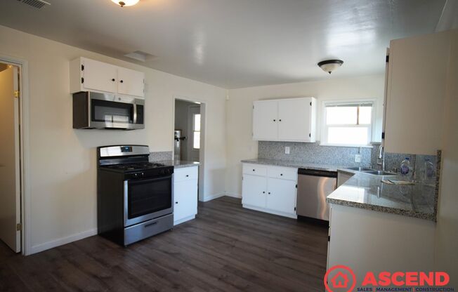 2 beds, 1 bath, 1,195 sqft, $1,500, Unit 1104 El Tejon Ave #A