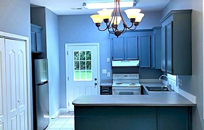 Downtown Cornelius! Minutes from Lake Norman! 2 Bedroom, DUPLEX!