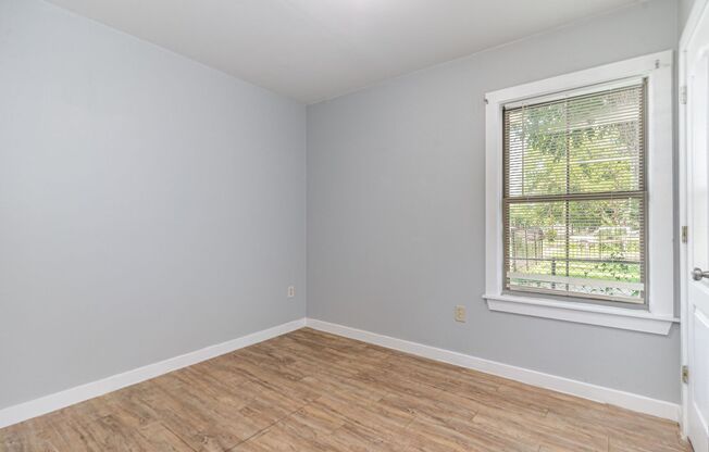 2 beds, 1 bath, $1,195, Unit Unit B