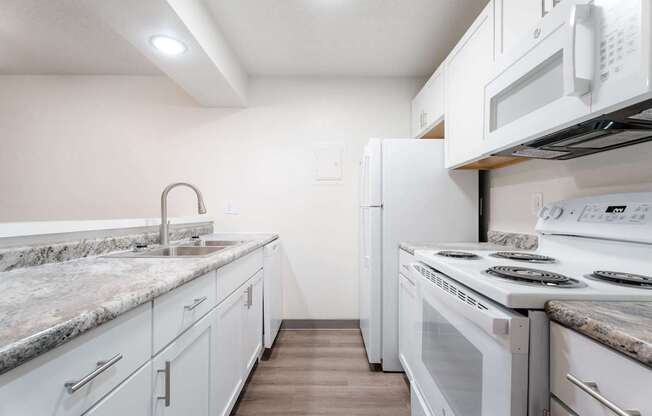 Fully Furnished Kitchen at Bristol Ridge, Urbandale, Iowa