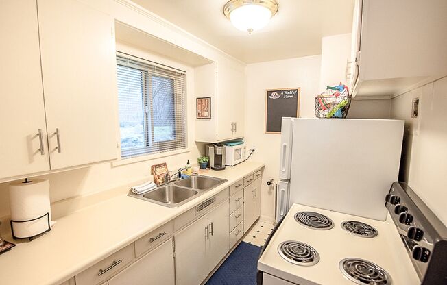 1 bed, 1 bath, 580 sqft, $1,945, Unit Hamrick 101