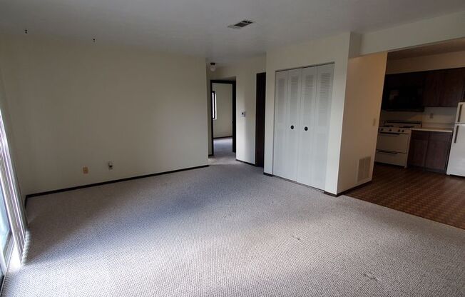 2 beds, 1 bath, 900 sqft, $850, Unit 305