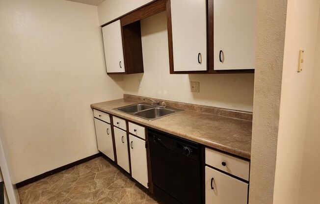 2 beds, 1 bath, $725, Unit 3227.12