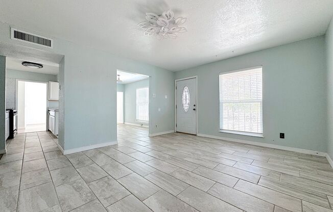 Northeast El Paso 4bed/3bath Refrig A/C w/2 masterbedrooms!