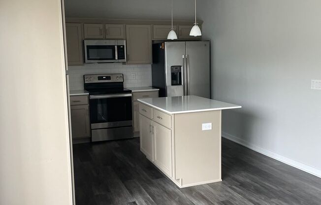 FREE RENT SPECIAL! 3 bedroom 3 bathroom Single-Family Home in Urbandale, IA