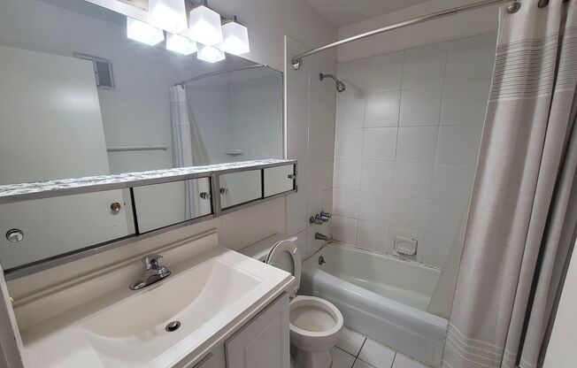 2 beds, 1 bath, $1,425, Unit 316