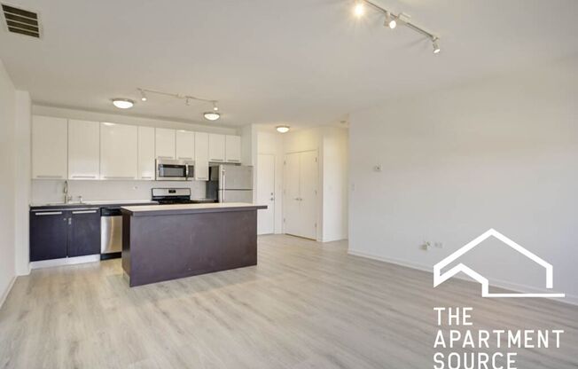 1544 W Glenlake Ave.