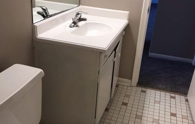 2 beds, 1 bath, 948 sqft, $1,179, Unit 138