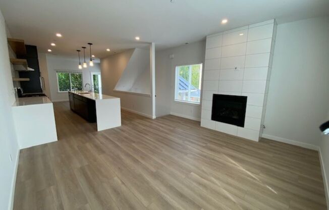 3Bd/3Ba Monroe Townhouse