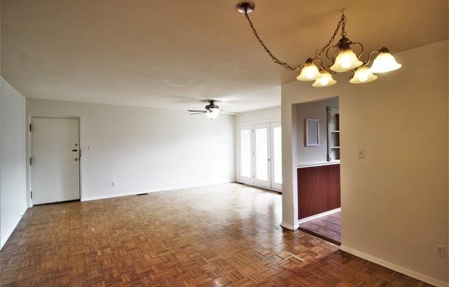 2 beds, 1.5 baths, $1,900, Unit Unit #3C