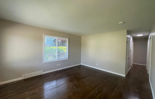 3 beds, 1 bath, $1,600