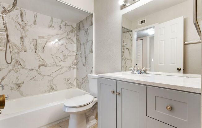 Venetian Place -  833