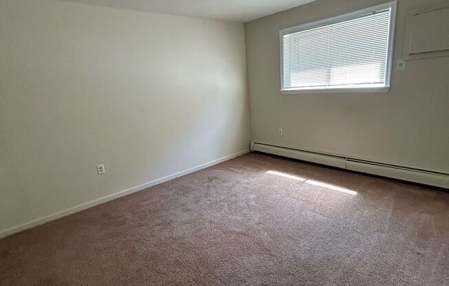 1 bed, 1 bath, 625 sqft, $1,195, Unit C04