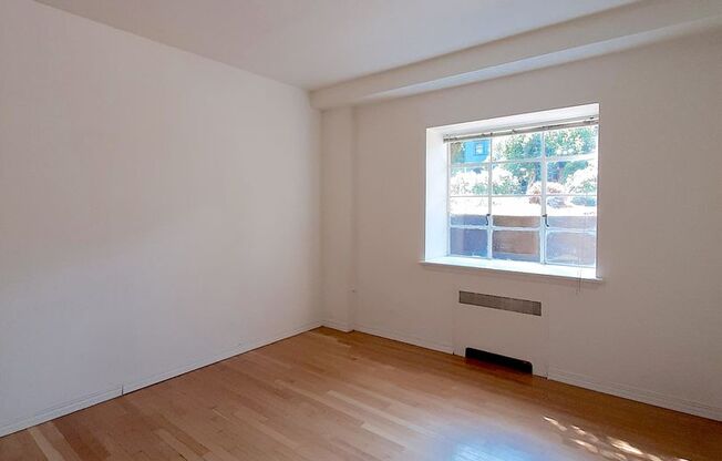 1 bed, 1 bath, 810 sqft, $1,300, Unit 103