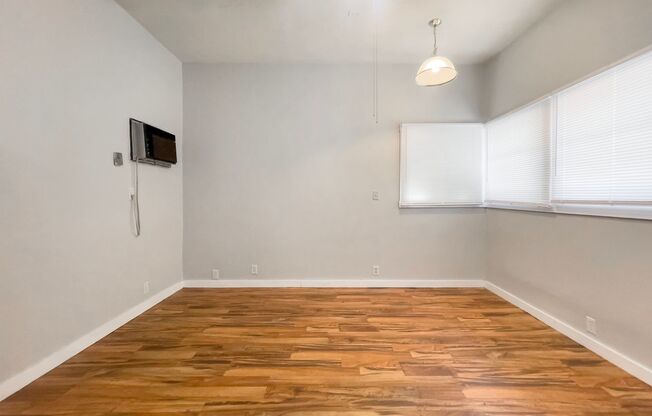 Studio, 1 bath, 300 sqft, $725, Unit Apt. 13