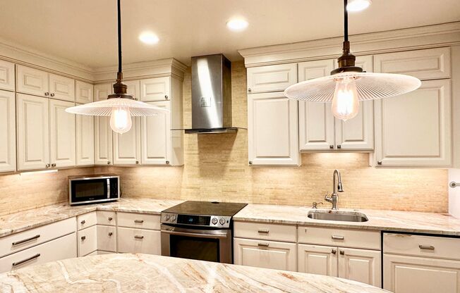 Sutton Place - 3 beds 2.5 baths!  Parking!  Pets Welcome!