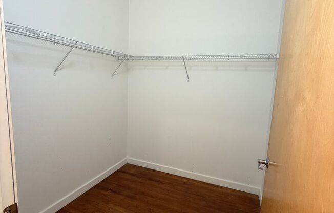 1 bed, 1 bath, 940 sqft, $1,550, Unit 701