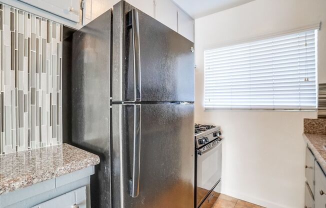 2425 - 2431 S. Ridgeley Dr