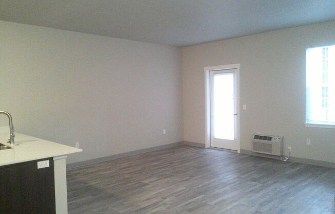 1 bed, 1 bath, 725 sqft, $1,395, Unit C306