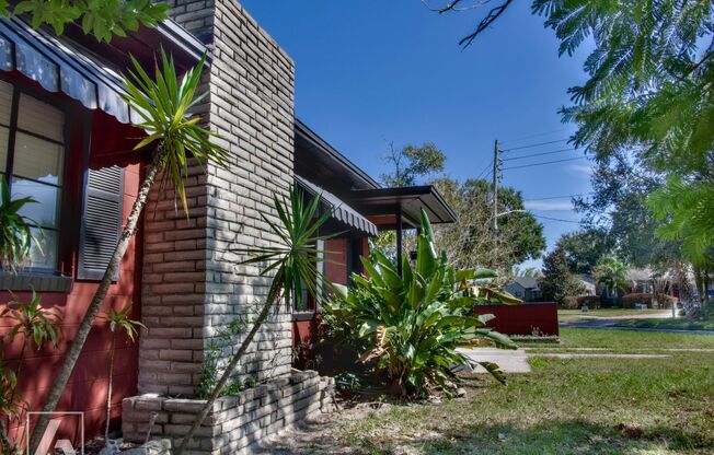 2/1 Bungalow in the Heart of Audubon Park!!!