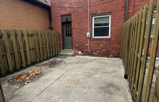 2 beds, 1 bath, $1,300