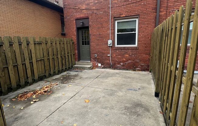 2 beds, 1 bath, $1,300