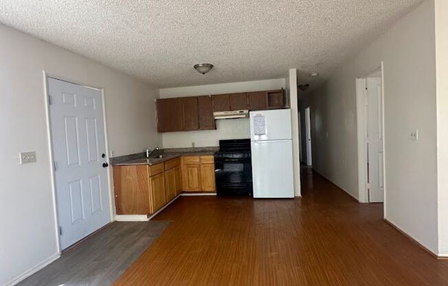 5 beds, 2 baths, $2,800, Unit A