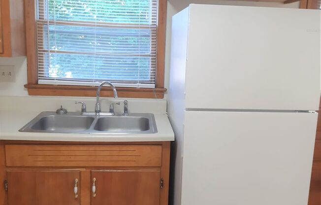 2 beds, 1 bath, 903 sqft, $1,240, Unit C-2