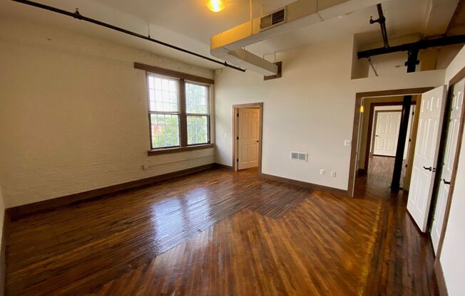 2 beds, 1.5 baths, 1,439 sqft, $1,625, Unit 700 Linden Ave Apt 302