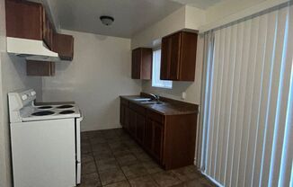 1 bed, 1 bath, $950, Unit I