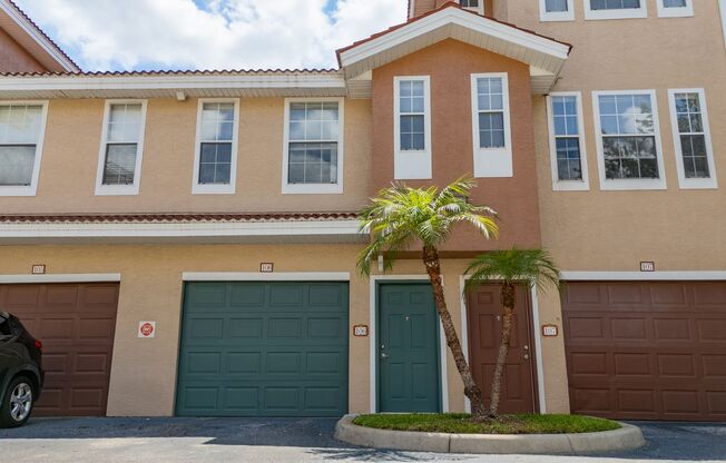 Beautiful 1 Bed / 1 Bath with 1 car garage Condo located in the luxurious community of Villanova in Hunters Creek