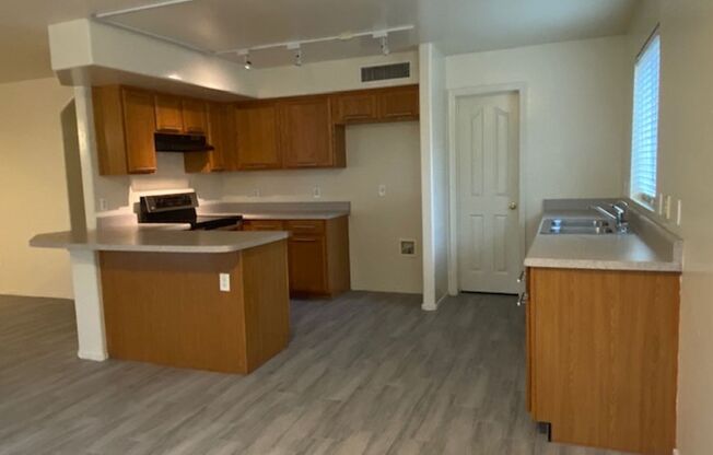 3 beds, 2.5 baths, $2,345