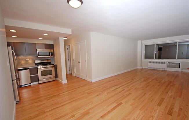 2 beds, 2 baths, $6,300, Unit 11E