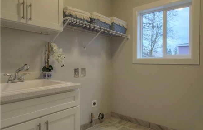 All inclusive master suite with private bath, Utilities included