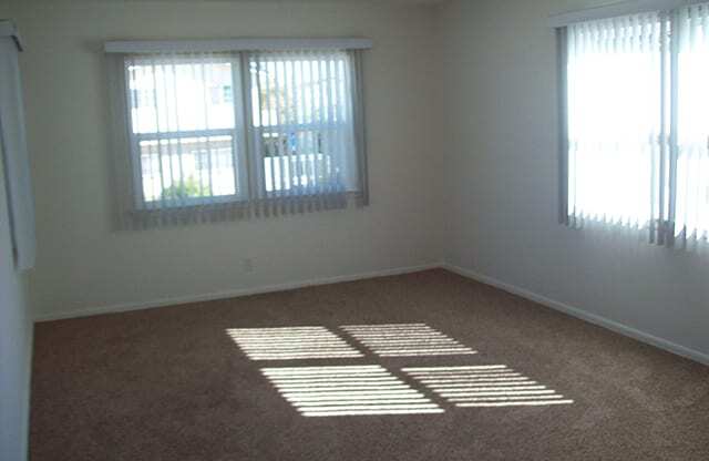 Crenshaw Terrace  room