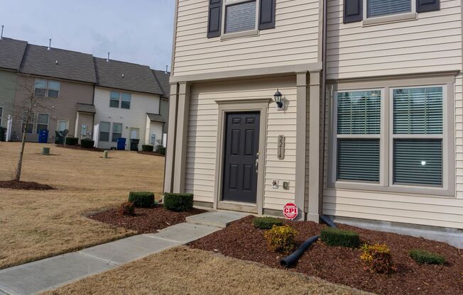 Great End Unit Townhome - Located Close to Downtown Raleigh!