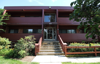1511 S GEORGE MASON DR