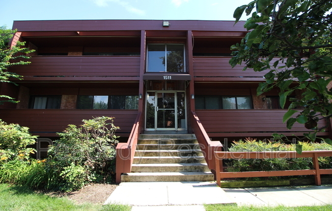 1511 S GEORGE MASON DR