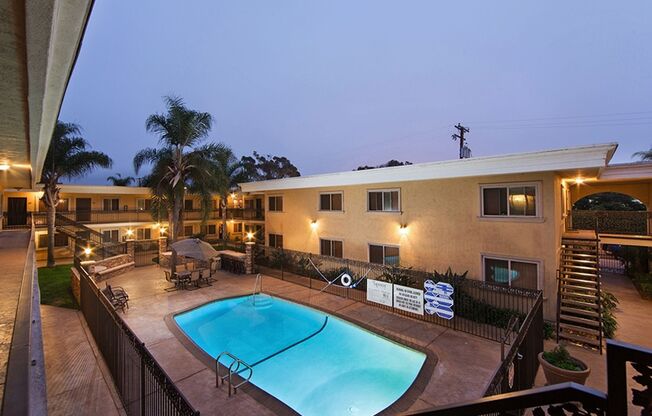 Remodeled Condo - Complex W/ Pool, Gym & BBQ Area