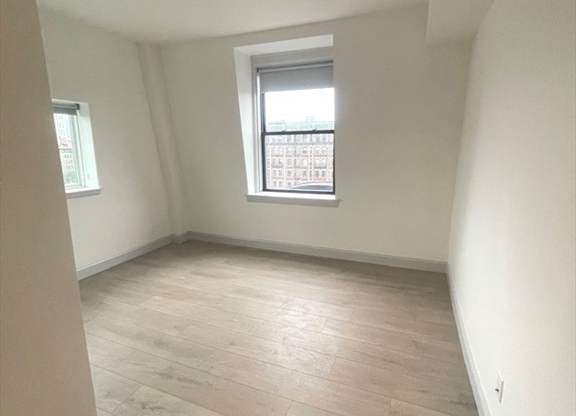 4 beds, 2 baths, 1,600 sqft, $7,995, Unit 701