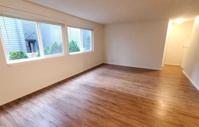 Enjoy the Spacious and Modern 1 Bedroom Located by all the Necessities!