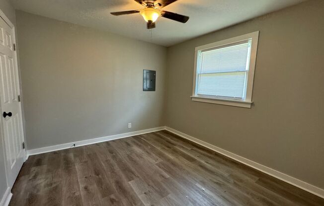 2 beds, 1 bath, 700 sqft, $1,495